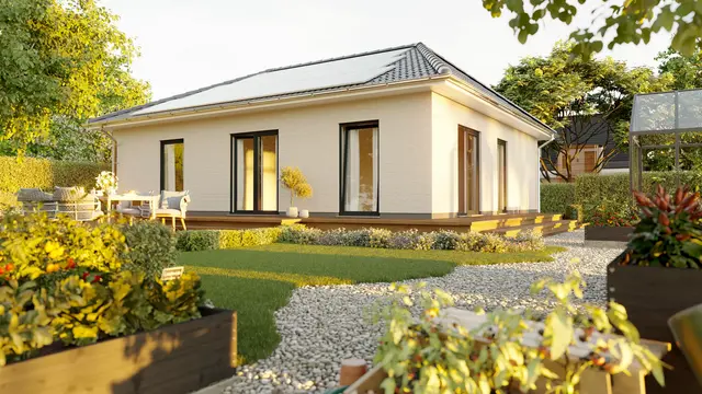 Eine dichte Kirschlorbeerhecke bietet ganzjährig Privatsphäre und fügt sich harmonisch in die Gartengestaltung ein.